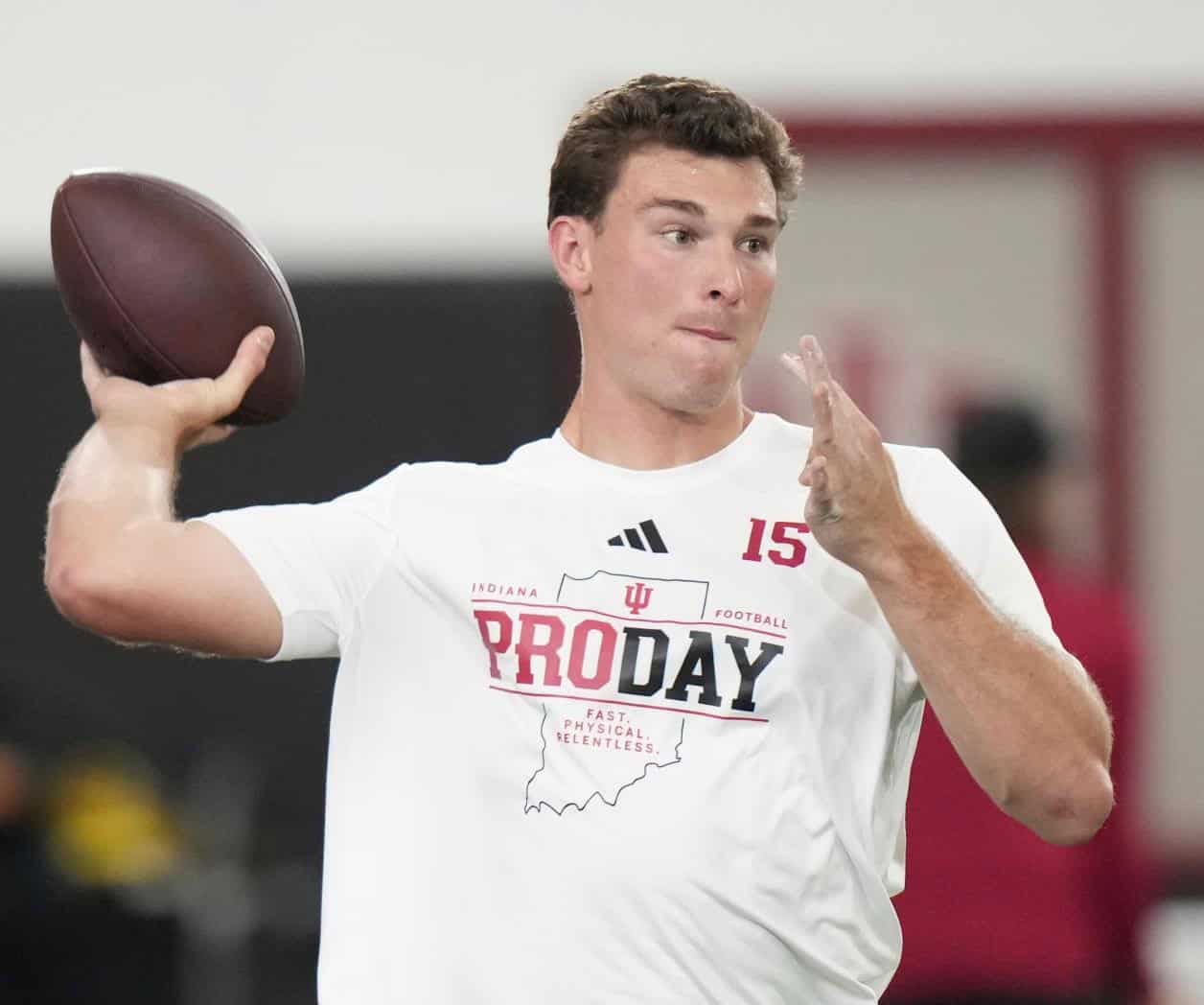 Fernando Mendoza verá el draft de la NFL en Miami