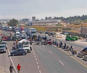 Transportistas y agricultores levantan bloqueos en México