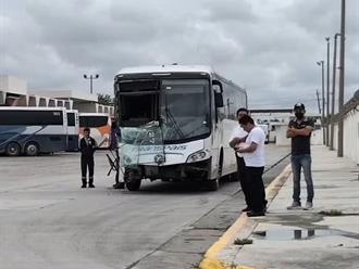 Se siente mal y termina impactado en anuncio