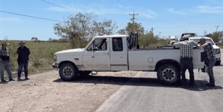 Productores vuelven a cerrar la carretera federal Victoria-Matamoros en el kilómetro 201 frente a la Bodega La Herradura en San Fernando, Tamaulipas, exigen precios justos para las toneladas de granos. Productores vuelven a cerrar la carretera federal Victoria-Matamoros en el kilómetro 201 frente a la Bodega La Herradura en San Fernando, Tamaulipas, exigen precios justos para las toneladas de granos.