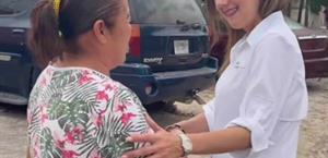 Claudia recorre colonias y recoge reclamos vecinales