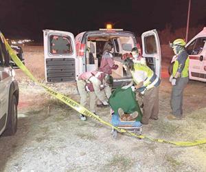 Choque de autobús turístico  deja 2 muertos y 40 heridos