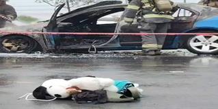 Corto circuito incendia auto en supermercado Corto circuito incendia auto en supermercado