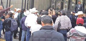 Frena la Segob mesa clave con agricultores