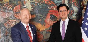 Se reúnen embajadores de México y EU