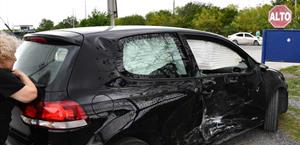 Conductora apresurada provoca choque de autos