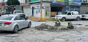 Fuga y socavón siguen activos