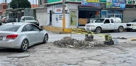 Fuga y socavón siguen activos