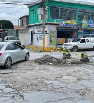 Fuga y socavón siguen activos