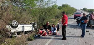 Familia de Reynosa herida en volcadura