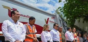 Entrega Lalo Gattas camion de basura