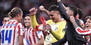 El Atlético resiste la arremetida del Barça