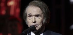 Raphael vuelve a México y deleita al Auditorio Nacional