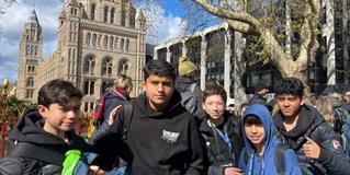 Disfrutan estancia en Europa