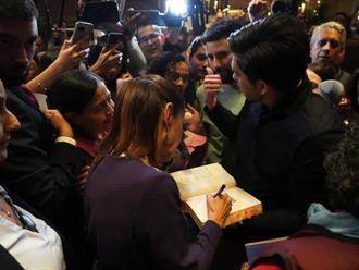  Mexicanos reciben a Claudia Sheinbaum en Barcelona