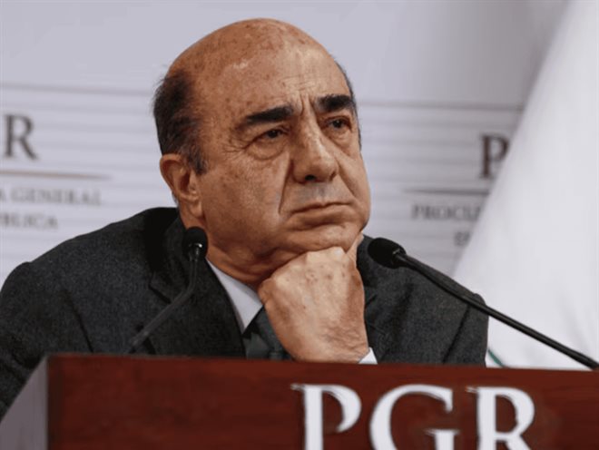 Hospitalizan a Jesús Murillo Karam por derrame cerebral