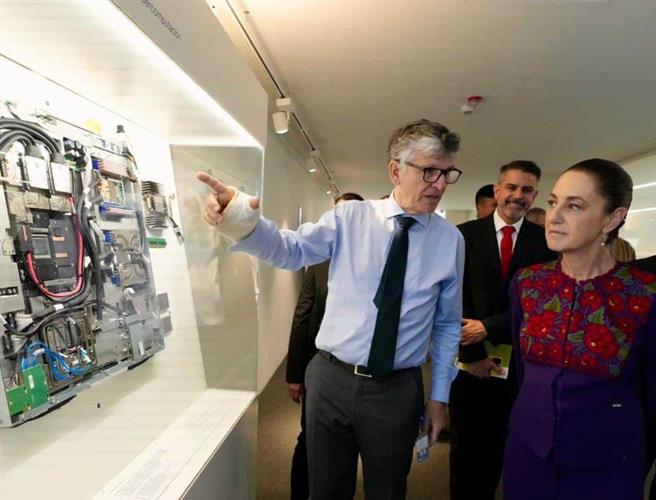  Sheinbaum visita centro de supercomputación en Barcelona