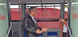 Entregan seis camiones híbridos para transporte gratuito en Victoria