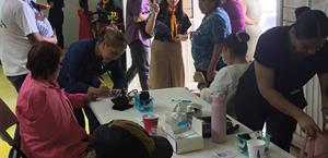 Llevan servicios gratis de salud y apoyo social