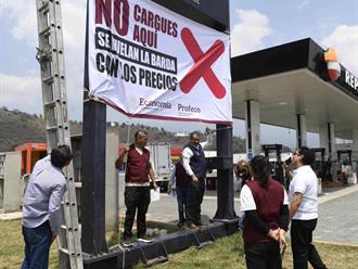Alertan con lonas  por gasolinas caras