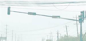 Fallan semáforos ante frente frío y aguacero