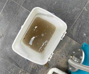 Reciben lodo en lugar de agua; hay omisión