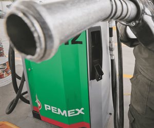 Reprocha presidenta a gasolineros por precio del diésel