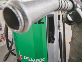 Reprocha presidenta a gasolineros por precio del diésel