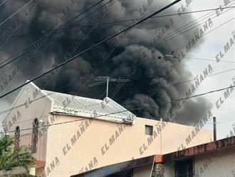  Cortocircuito causa incendio en la colonia Aztlán