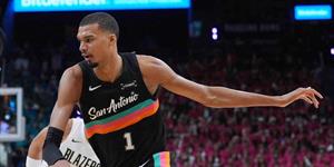 Wembanyama disfruta el apoyo de leyendas y fans