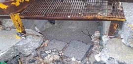 Socavón en carpeta asfáltica pone en riesgo a conductores