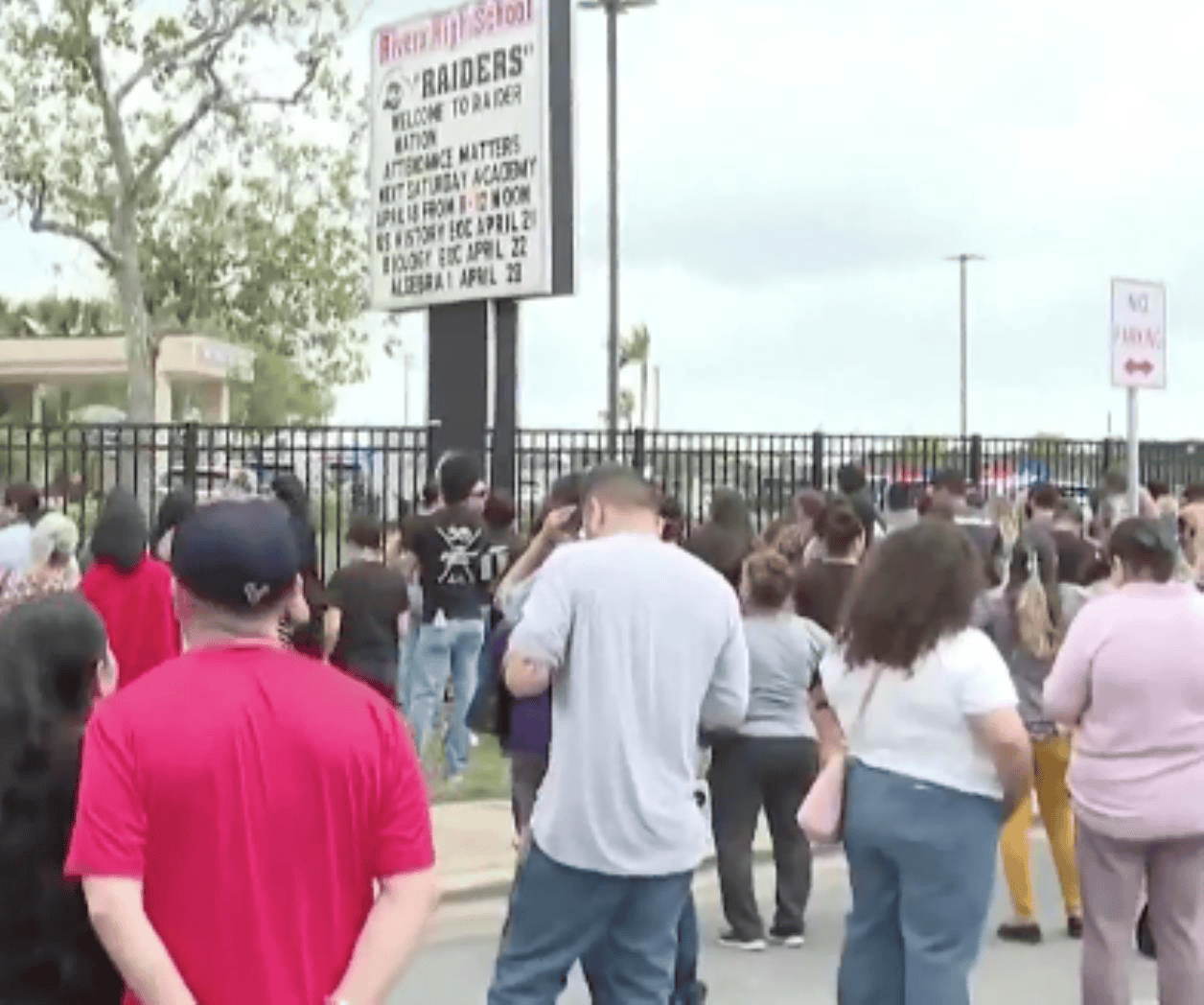 Detienen a sospechoso tras cierre de escuela secundaria