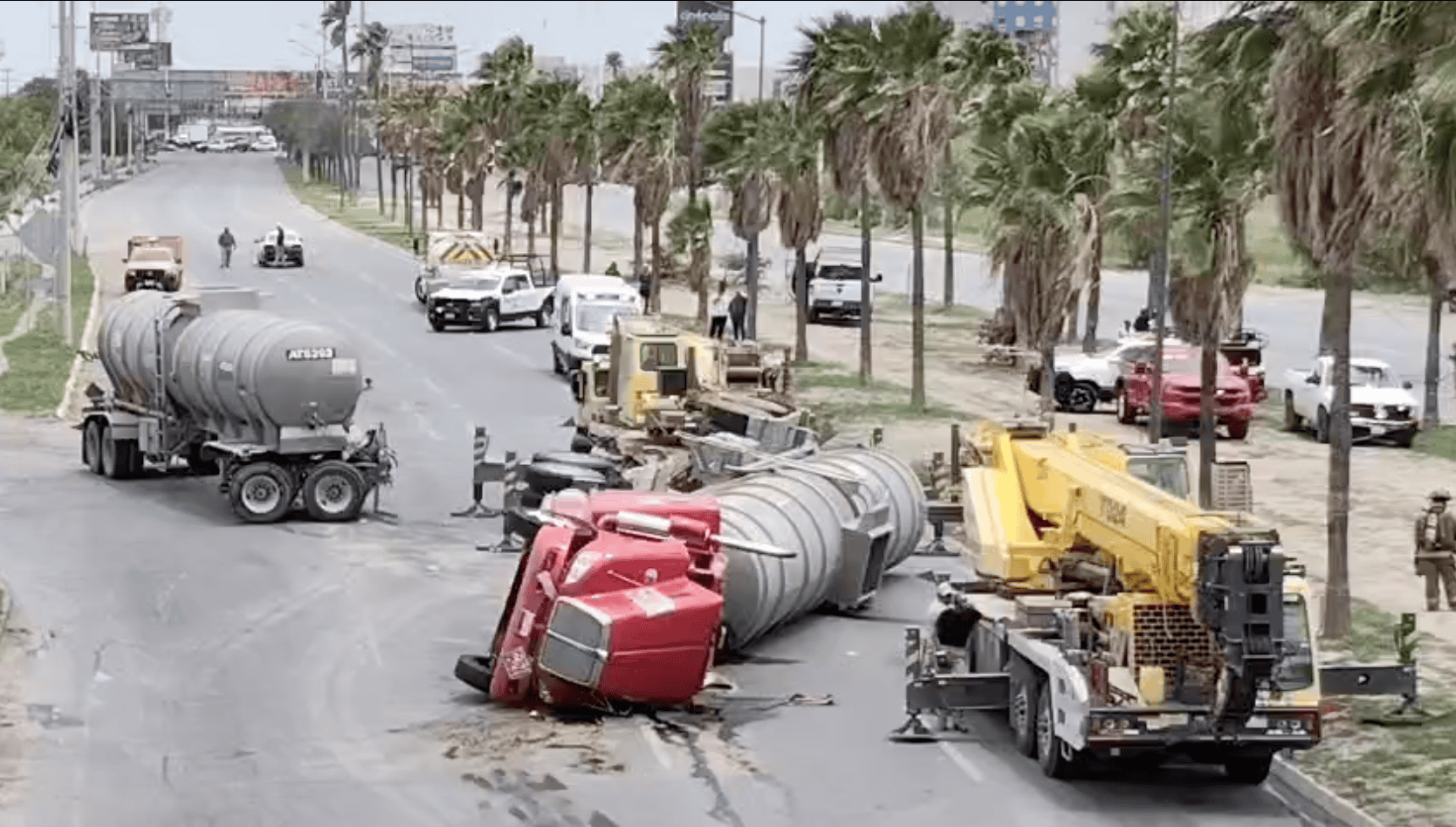 Volcadura en el libramiento Monterrey-Reynosa