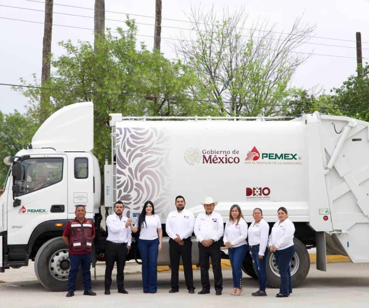 Entregan un nuevo camión recolector de basura en DO