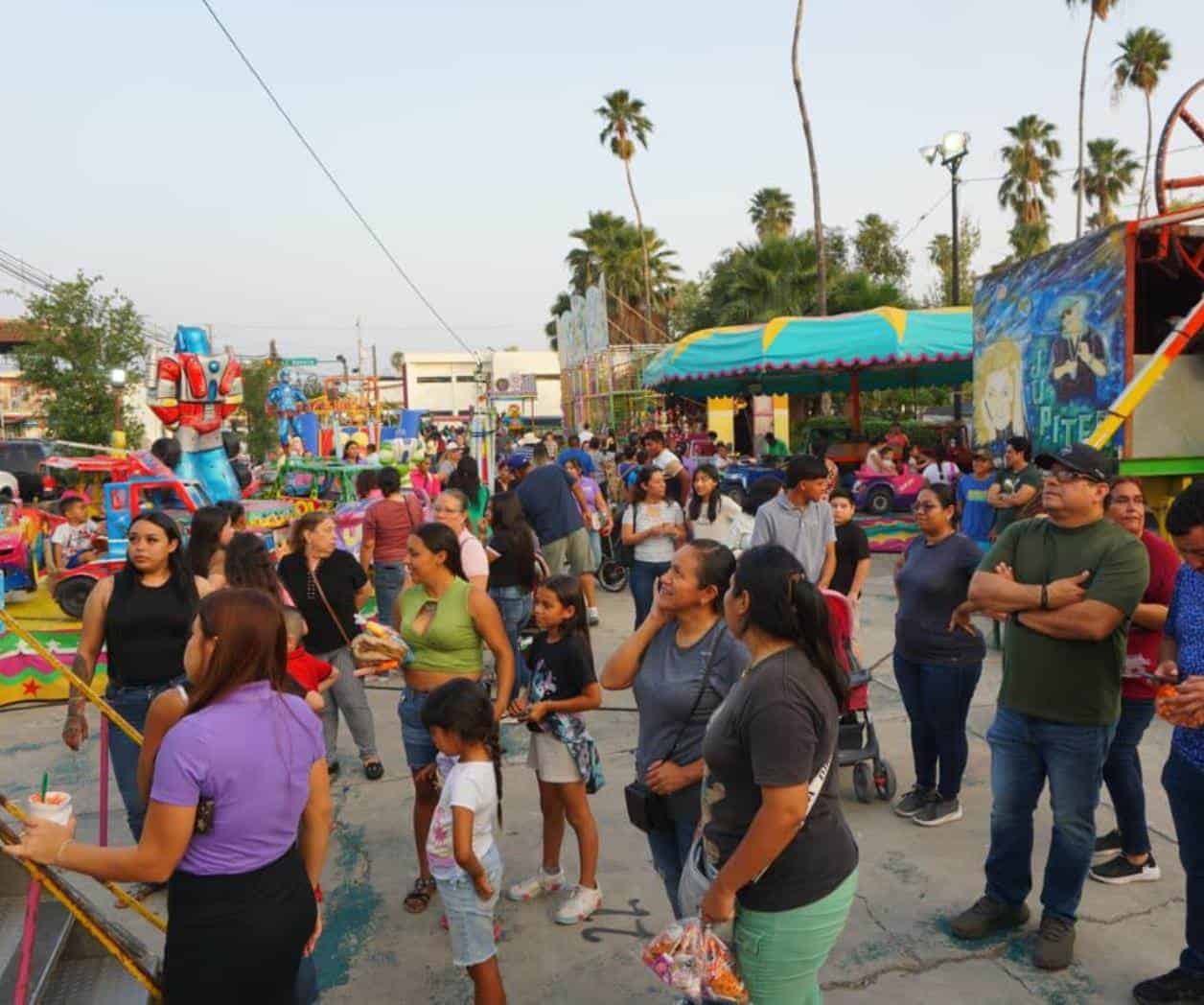 Disfrutan cientos de familias de DIFZANIA ‘Mis Héroes, Mi Familia’