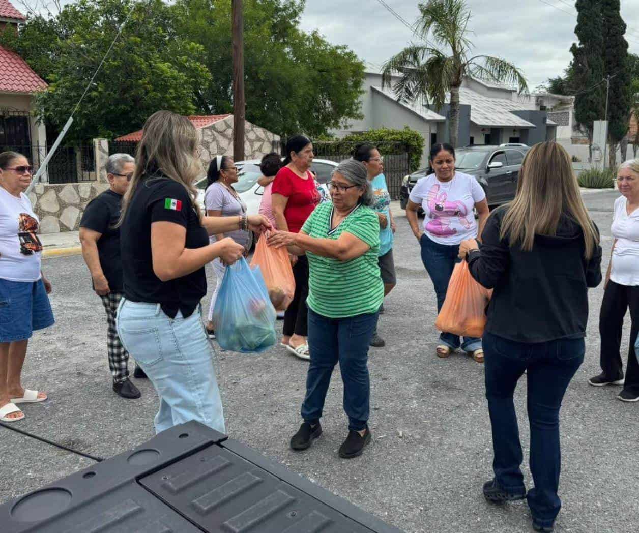 Agradecen familias de colonia Infonavit Rinconada entrega de apoyos
