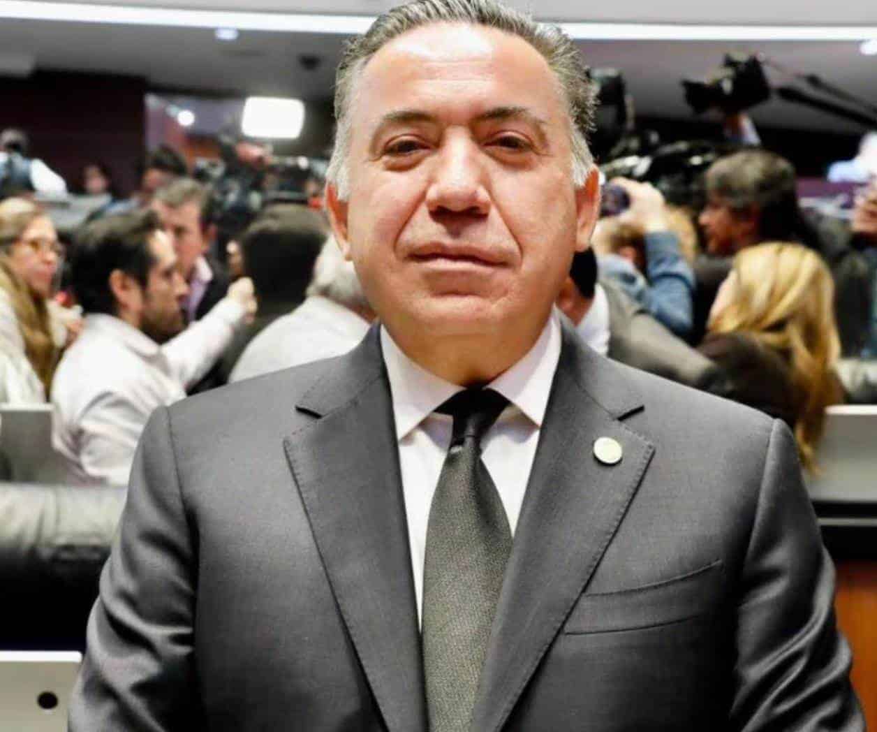 Enrique Inzunza abandona el Senado tras acusación de EU