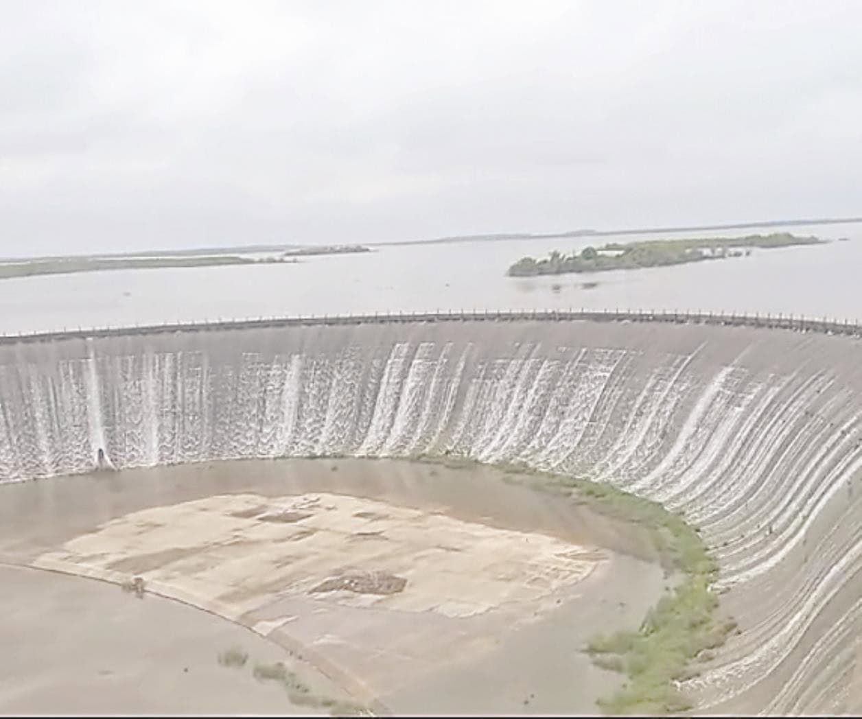 Aumenta 800% extracción de agua en presa