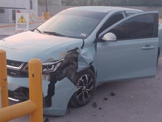  Conductora choca contra gasolinera en Río Bravo