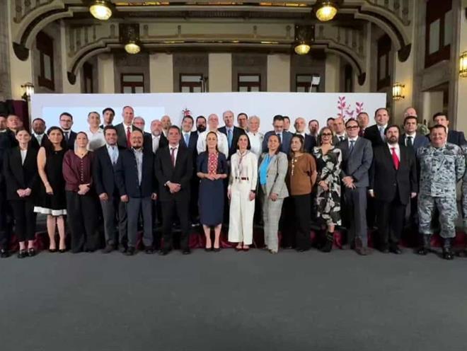 Acuerdan tope máximo de 27 pesos al litro de diésel en México