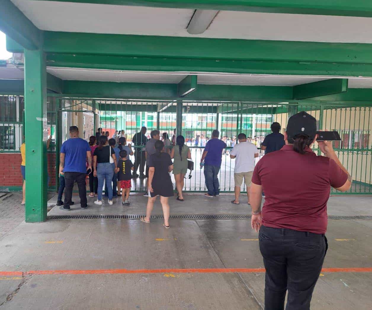 Apagones interrumpen clases en colonia Aztlán