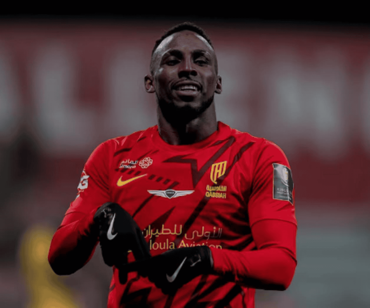 Julián Quiñones toma la cima de goleo en Arabia