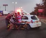 Choque por alcance deja a taxista con heridas graves