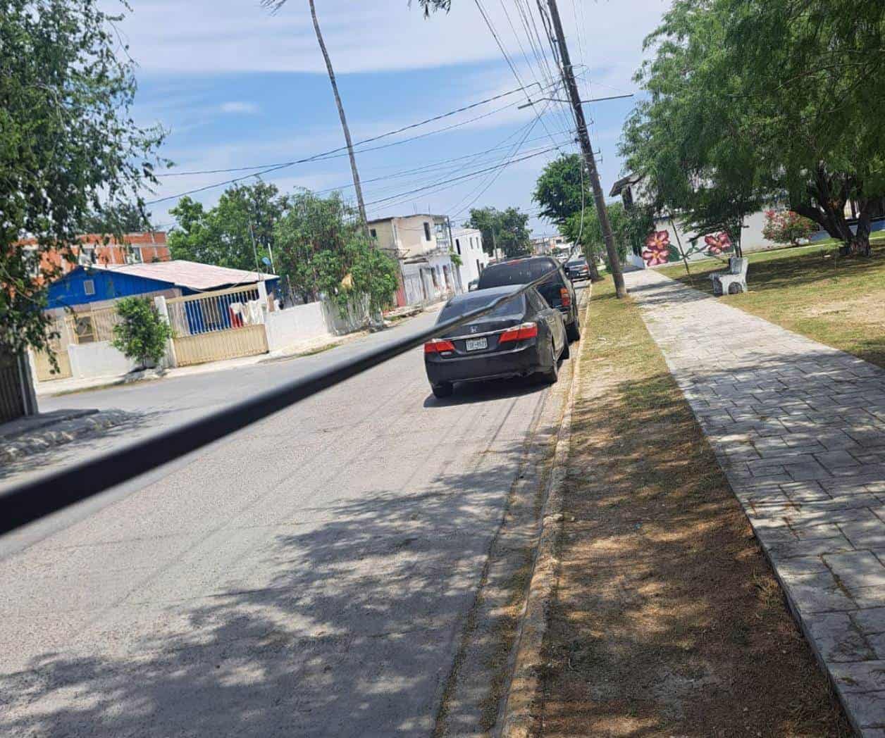 Alertan a los peatones  de cableado  a baja altura