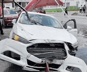 Percance vial deja daños materiales en negocio de la colonia Voluntad y Trabajo.