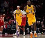 LeBron James lidera a diezmados Lakers