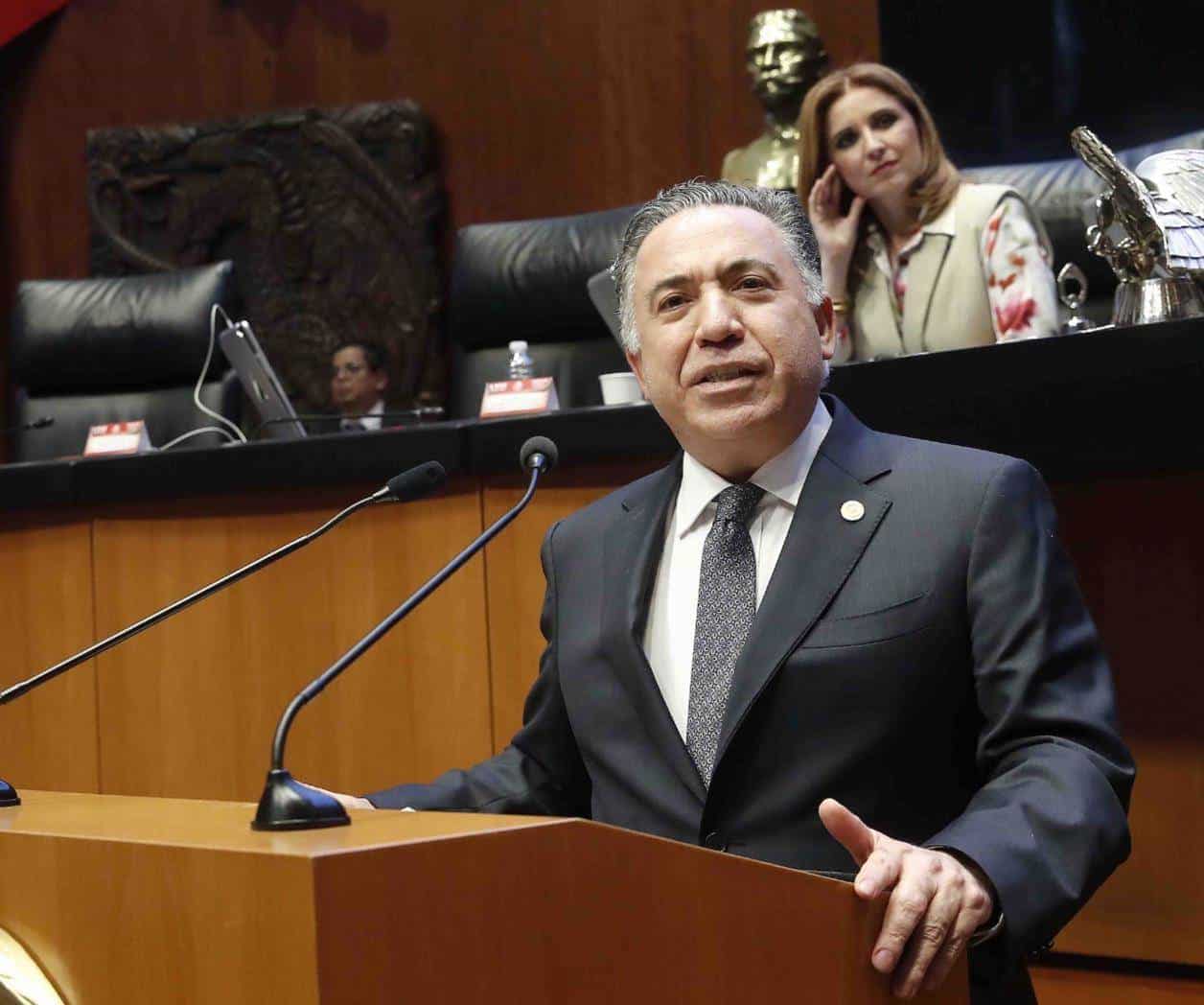 Rechaza Enrique Inzunza pedir licencia en el Senado