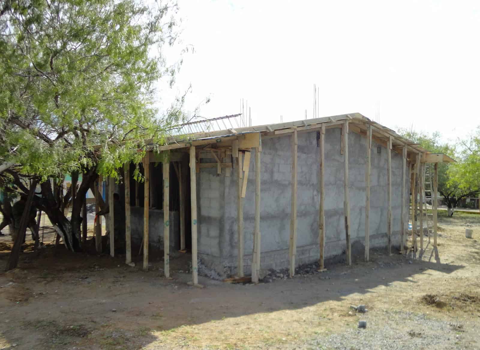 Con baja operación, albañiles celebran el Día de la Santa Cruz