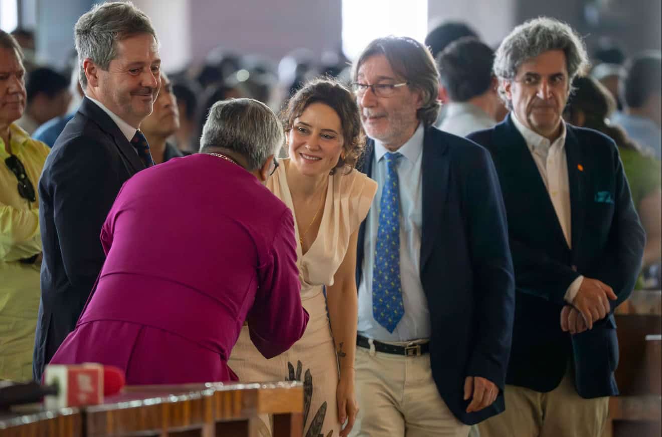 Ayuso inicia visita a México