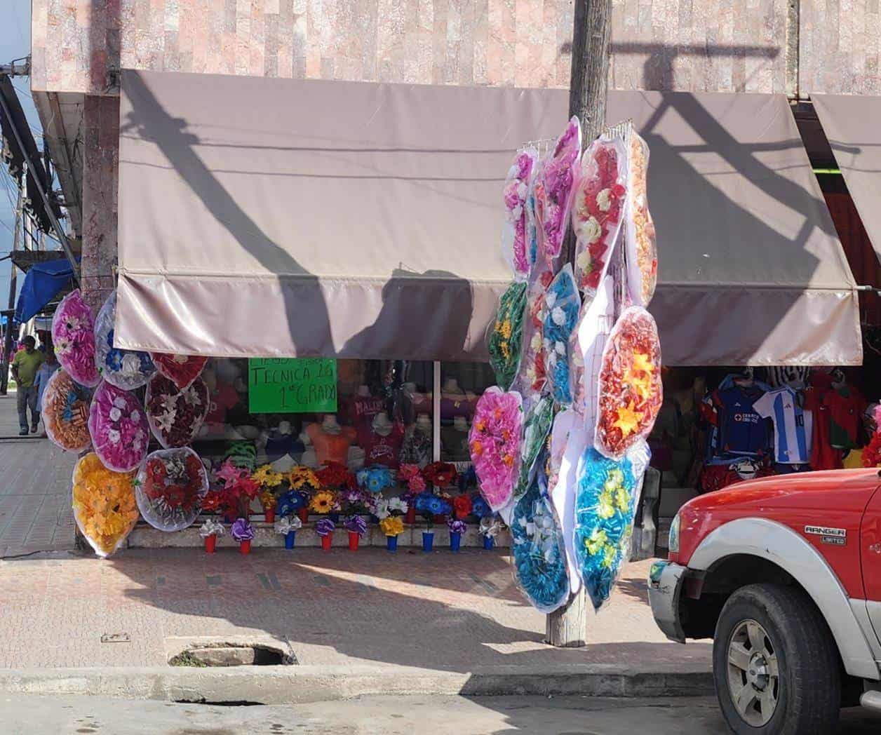 Comerciantes se preparan para el Día de las Madres en Valle Hermoso